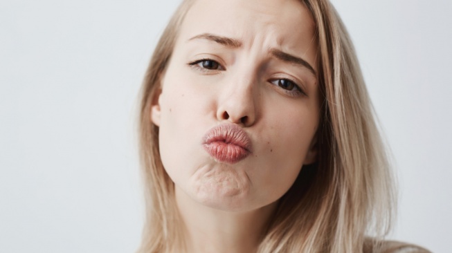 ilustrasi bibir perempuan (magnific/cookie_studio)
