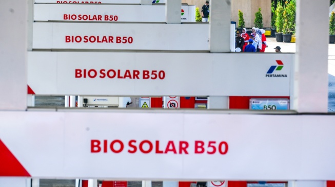 Sejumlah dispenser pengisian Biosolar B50 berjajar di Rest Area KM 57 Tol Jakarta-Cikampek, Karawang, Jawa Barat, Kamis (9/7/2026). [ANTARA FOTO/Hafidz Mubarak A/bay/kye]