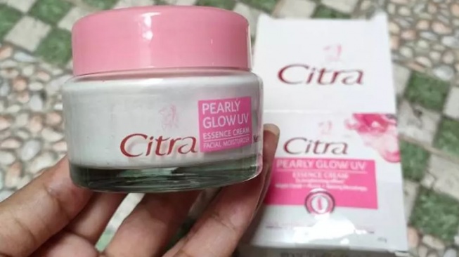 Citra Moisturizer Krim Wajah Pearly Glow UV. (Shopee/a*****9)