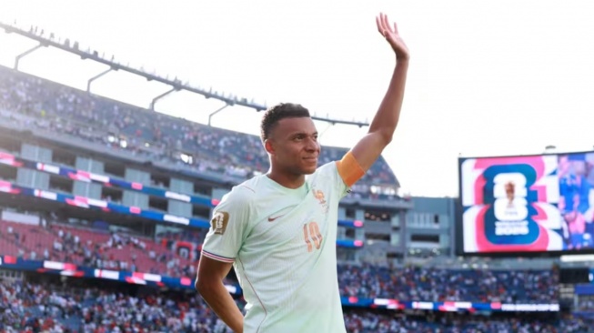 Kylian Mbappe memimpin daftar top skor Piala Dunia 2026 dengan 8 gol dan 3 assist. Lionel Messi turun ke posisi kedua, sementara Erling Haaland terus membayangi. [Dok. FIFA]