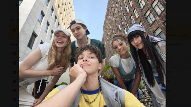 Hasil foto dengan kamera depan Ultra-Wide 50MP, Selfie Rame-Rame. [Oppo]