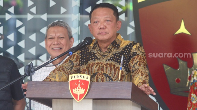Jaksa Agung Muda Tindak Pidana Khusus (Jampidsus) Kejaksaan Agung, Febrie Adriansyah menyampaikan keterangan saat konferensi pers di Kejaksaan Agung, Jakarta, Jumat (10/7/2026). [Suara.com/Alfian Winanto]