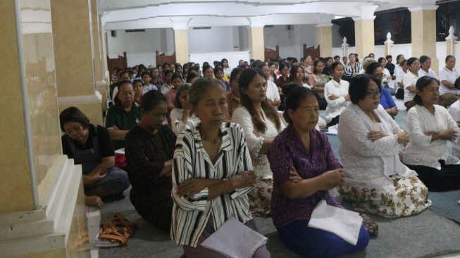 Momen penghayat kepercayaan Sapta Darma melaksanakan kegiatan di Sanggar Candi Sapta Rengga Yogyakarta pada Juni 2026. [istimewa]