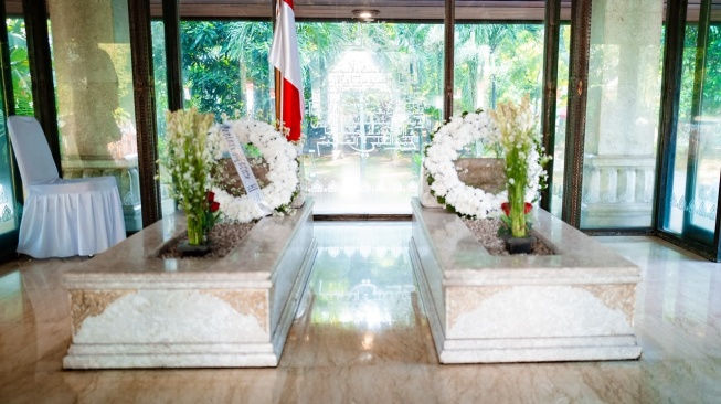 Makam Bung Hatta. [Dekopin]