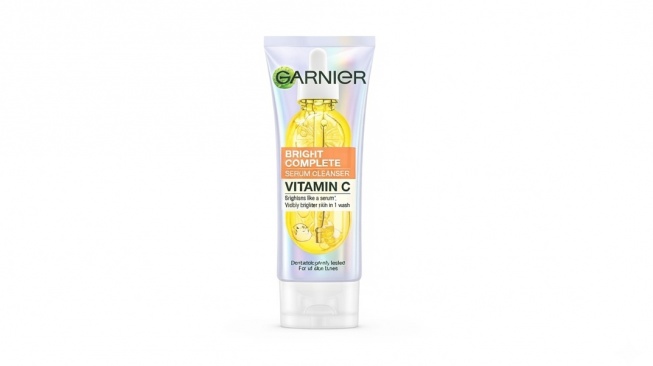Garnier Facial Wash Bright Complete Vitamin C Serum Cleanser