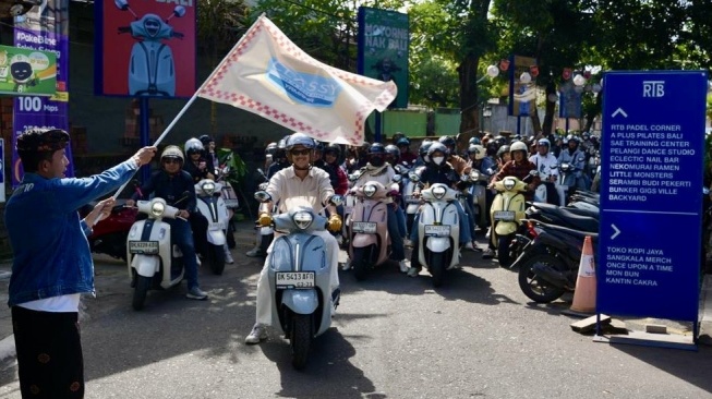 Baskara Mahendra Riding Tipis di Pulau Dewata Gunakan Yamaha Grand Filano Hybrid. (Foto: YIMM)