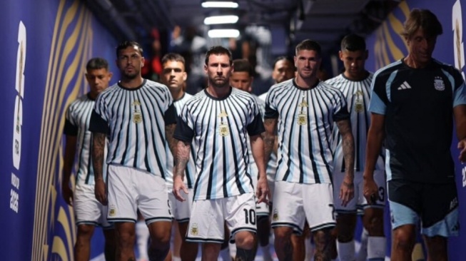 Timnas Argentina tampil dengan ban lengan hitam saat menghadapi Swiss di perempat final Piala Dunia 2026. [Dok FIFA]
