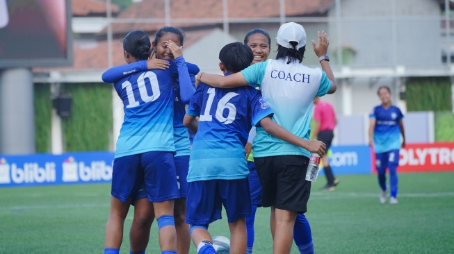 Akademi Persib Bandung sukses menjuarai kategori U-18 Hydroplus Soccer League (HSL) All-Stars 2025/2026 setelah mengalahkan Putri Garut dengan skor telak 5-0 pada partai final di Supersoccer Arena, Kabupaten Kudus, Minggu (12/7/2026). [Dok Hydroplus Soccer League]