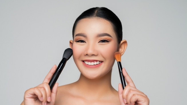 Cara Pilih Cushion untuk Kulit Berminyak, Lengkap 2 Rekomendasi Terbaik