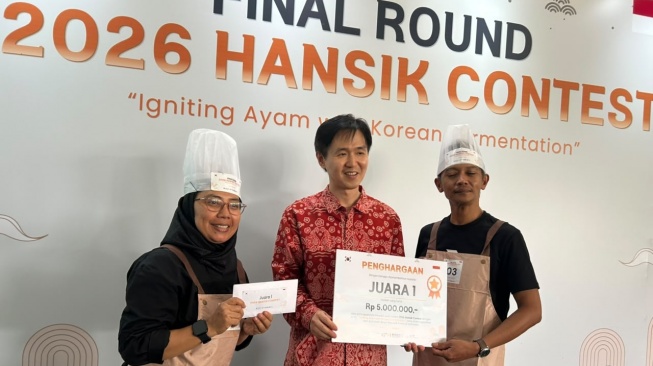 Pengusaha katering Indonesia, Felly Sitta Mayasari dan Ari Ditiawan juarai Hansik Contest 2026 lewat masakan mereka. [Suara.com/Dini Afrianti]