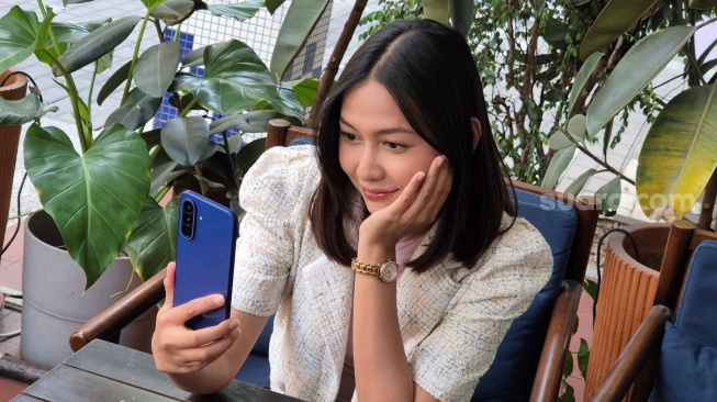 Samsung Galaxy A27 5G dalam Product Hands-On Samsung Galaxy A27 5G di Jakarta, Senin (13/7/2026). [Suara.com/Dythia]