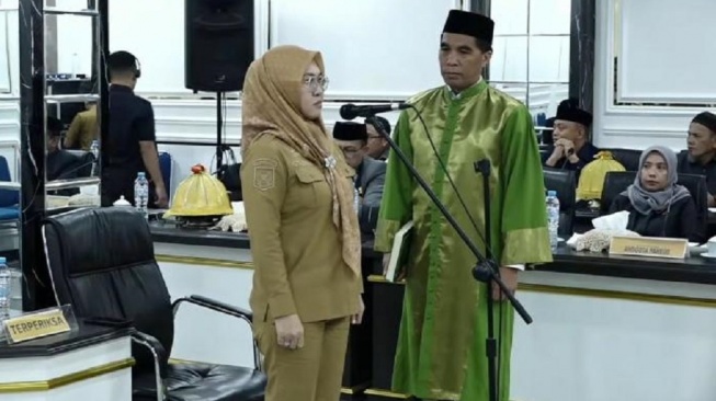 Bupati Gowa, Sitti Husniah Talenrang disumpah di Sidang Pansus Hak Angket DPRD Kabupaten Gowa, Selasa 14 Juli 2026 [SuaraSulsel.id/Istimewa]