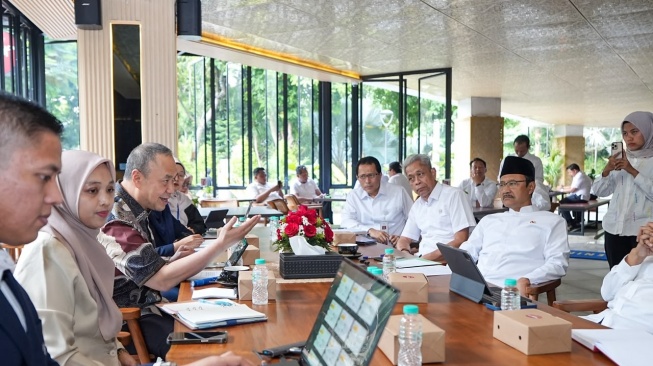 Menteri Sosial Saifullah Yusuf atau Gus Ipul di Kantor Kementerian Sosial, Senin (13/7/2026).(Dok: Kemensos)