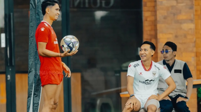 Para pemain Timnas Indonesia termasuk Marselino Ferdinan dan Beckham Putra saat menjalani pemusatan latihan di Bali jelang Piala AFF 2026. [Dok. KitaGaruda]