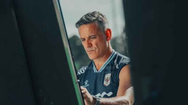 Pelatih Timnas Indonesia, John Herdman saat memimpin pemusatan latihan di Bali jelang Piala AFF 2026. [Dok. KitaGaruda]