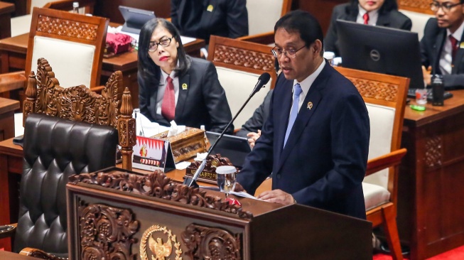 Menteri Keuangan Purbaya Yudhi Sadewa menyampaikan tanggapan pemerintah dalam Rapat Paripurna ke-25 DPR Masa Persidangan V Tahun Sidang 2025-2026 di Kompleks Parlemen, Senayan, Jakarta, Selasa (14/7/2026). [ANTARA FOTO/Asprilla Dwi Adha/nym]