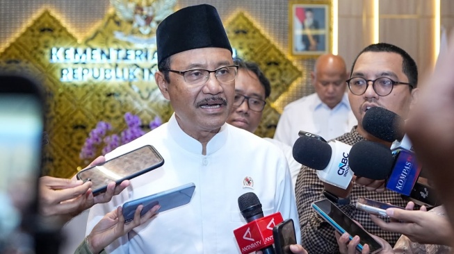 Menteri Sosial Saifullah Yusuf atau Gus Ipul di Kantor Kementerian Sosial, Senin (13/7/2026).(Dok: Kemensos)