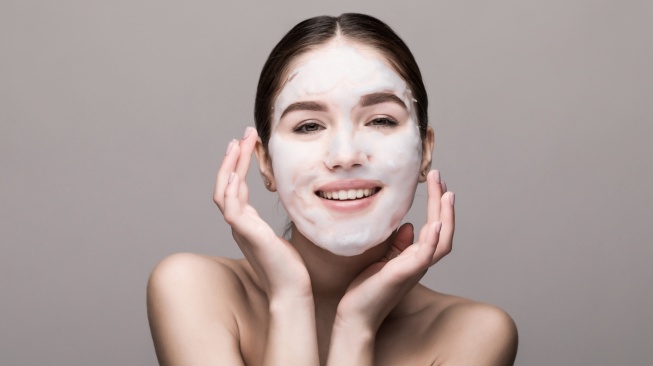 4 Rekomendasi Sabun Cuci Muka Terbaik untuk Kulit Sensitif di Indonesia