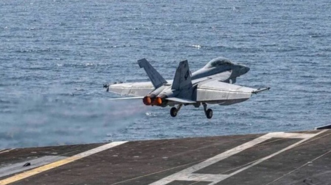 Jet Tempur Amerika Serikat Hancurkan Pos Rudal Iran