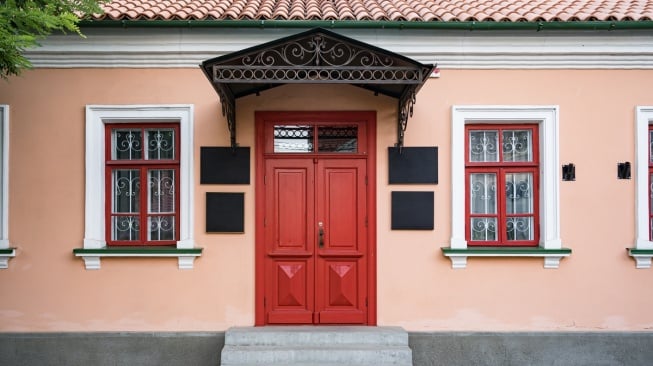 Feng Shui Pintu Utama 2 Daun Apakah Bagus untuk Rumah? Ini Penjelasannya