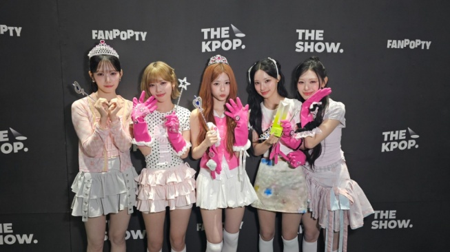 Lagi Viral, Rescene Sukses Raih Trofi Pertama Music Show Usai 2 Tahun Debut