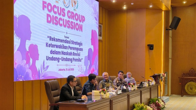 Focus group discussion (FGD) bertajuk Rekomendasi Strategis Keterwakilan Perempuan dalam Naskah Revisi Undang-Undang Pemilu yang digelar Kaukus Perempuan Parlemen Republik Indonesia (KPP-RI) di Kompleks Parlemen, Senayan, Rabu (15/7/2026). [Suara.com/Bagaskara]