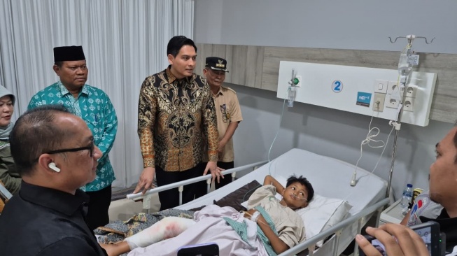 Bupati Indramayu Lucky Hakim siap menjadi orangtua asuh bagi anak-anak yang kehilangan orangtuanya akibat kecelakaan maut di Pantura Indramayu [dokumentasi pribadi]