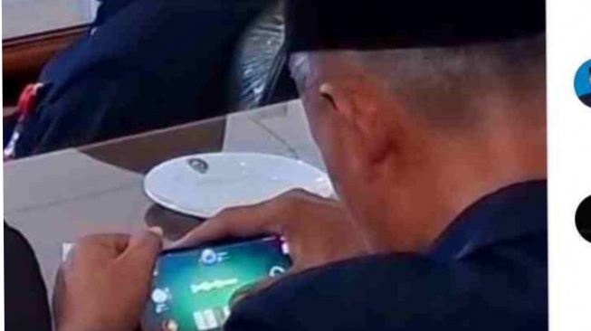 Oknum Pejabat Madiun Tertangkap Kamera Asyik Main Kartu Virtual saat Rapat Paripurna di DPRD