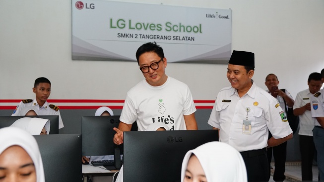 LG Dukung Pembelajaran Berbasis Teknologi di Sekolah Vokasi melalui LG Loves School. [LG Electronics Indonesia]