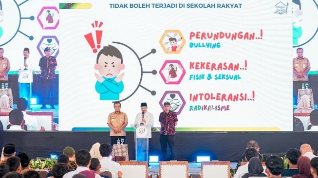 Menteri Sosial Saifullah Yusuf (Gus Ipul) membuka secara resmi kegiatan MPLS di gedung permanen Sekolah Rakyat Kabupaten Sragen, Jawa Tengah. (Dok: Kemensos)
