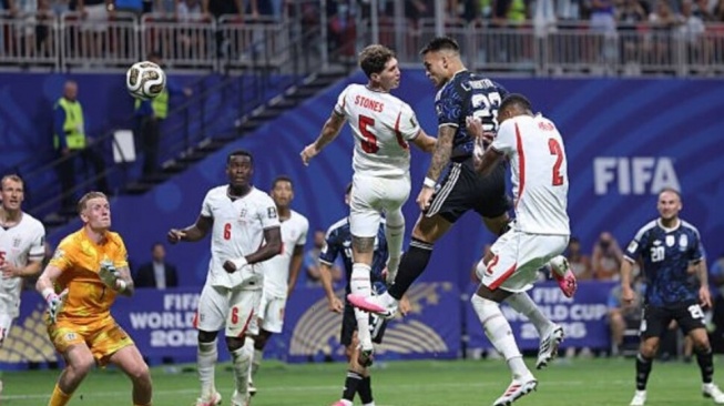 Pertandingan semifinal Piala Dunia 2026 antara Argentina vs Inggris berlangsung panas dan penuh drama, Kamis (16/7/2026) dinihari WIB. [Istimewa]