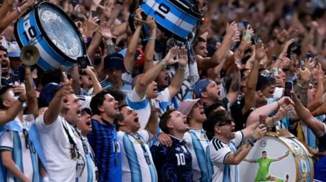 Panas! Teror Suara Suporter Argentina Tenggelamkan Lagu Kebangsaan Inggris