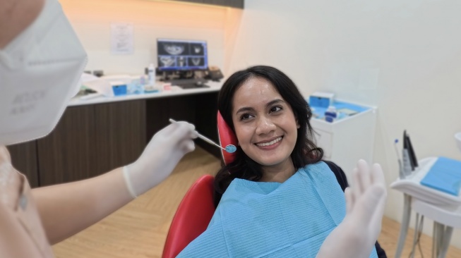 Pasang Implan Gigi? Pahami 4 Risiko Komplikasi yang Wajib Diantisipasi