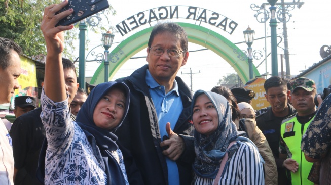Purbaya Serahkan Becak Listrik di Yogyakarta buat Pariwisata Ramah Lingkungan