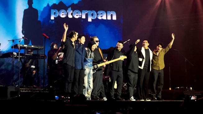 Penantian 18 Tahun Terbayar, 5 Ribu Penggemar 'Karaoke Massal' di Konser Peterpan Malaysia