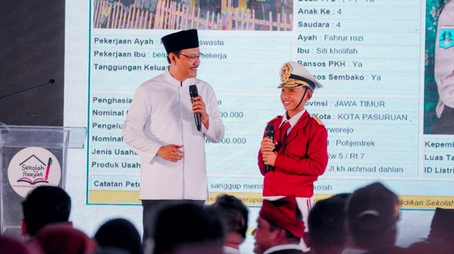 Di Hadapan Gus Ipul, Orang Tua Siswa Sekolah Rakyat Pasuruan Serentak Ucapkan Ikrar Mandiri
