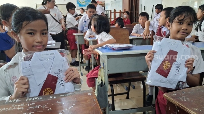 Seragam Sekolah yang Layak Masih Jadi Mimpi Sebagian Anak Indonesia