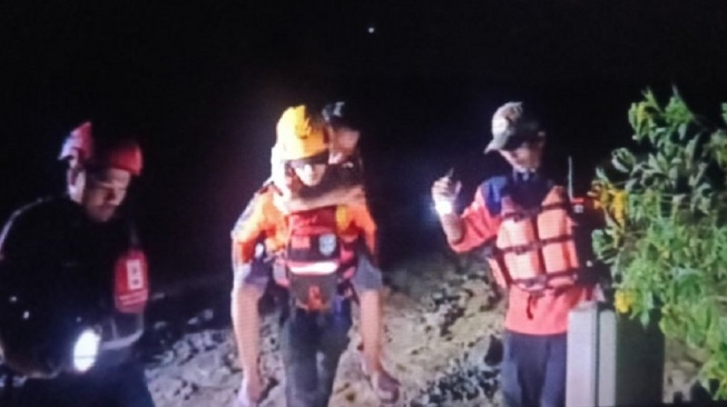 Ratusan Warga Mengungsi Malam Hari Usai Terjebak Banjir di Kabupaten Agam