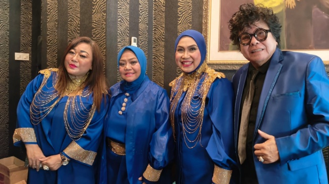 Grup vokal Lee Voice yang beranggotakan Lilis, Erny, dan Evie merilis ulang lagu "Permata Biru" yang diciptakan Ote Abadi. Lagu ini sempat dipopulerkan Nicky Astria. [Instagram]