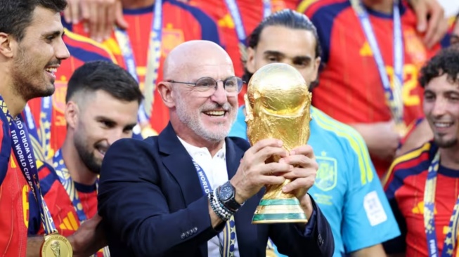 Luis de la Fuente Puji Emiliano Martinez, Akui Spanyol Seharusnya Menang Lebih Cepat atas Argentina