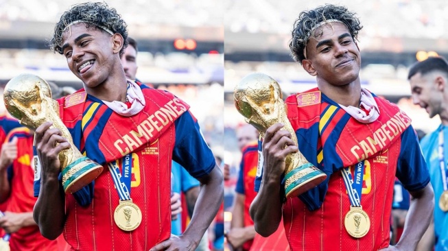 Lamine Yamal dengan trofi Piala Dunia 2026 (Instagram.com/fifaworldcup)