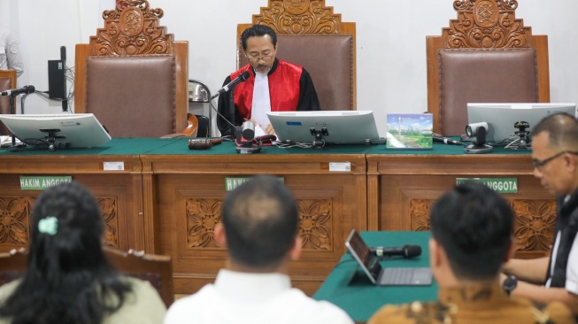 Suasana jalannya sidang pembacaan putusan permohonan praperadilan terkait penetapan tersangka Roy Suryo di Pengadilan Negeri Jakarta Selatan, Jakarta, Senin (20/7/2026). [Suara.com/Alfian Winanto]