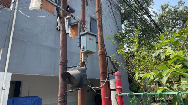 Smart Flood Warning System, alat pendeteksi banjir RT 01 dan RT 02 RW 10, Kelurahan Pondok Labu, Kecamatan Cilandak, Jakarta Selatan. (Suara.com/Adiyoga)
