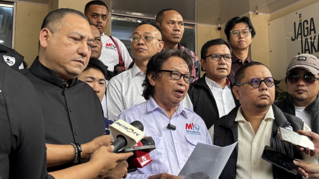 Perkumpulan Media Independen Online (MIO) Indonesia laporkan Hotman Paris ke Polda Metro Jaya, Selasa (21/7/2026). [Suara.com/Faqih]