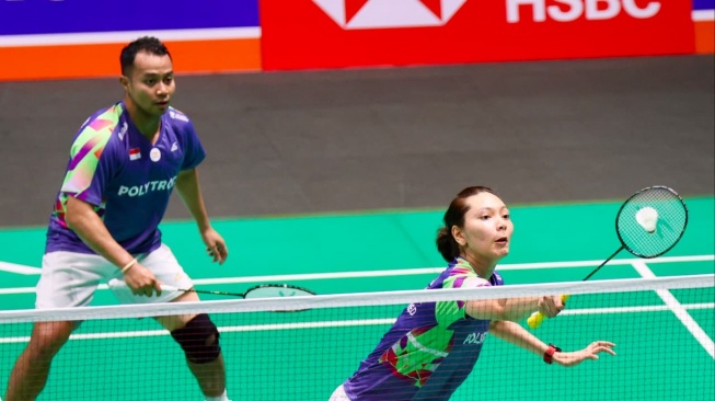 Rehan Naufal Kusharjanto/Gloria Emanuelle Widjaja lolos ke 16 besar China Open 2026 usai mengalahkan wakil Skotlandia. Adaptasi taktik dan perubahan pola permainan jadi kunci kemenangan. [Dok. PBSI]