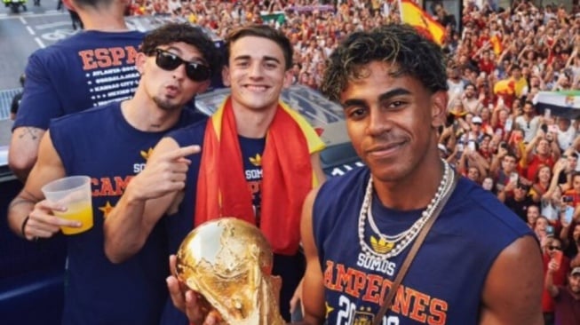 Sindir Skuat Argentina, Lamine Yamal Tantang Paredes Baku Pukul dengan Gavi di Atas Ring
