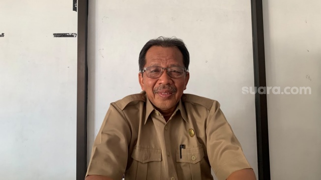Ketua KDMP Tamanmartani, Mawardi, ketika ditemui pada Senin (21/7/2026). (Suara.com/Irwan Febri