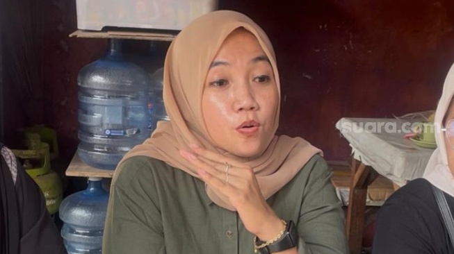 Evi (33), salah satu wali murid SDN Kebayoran Lama Selatan 09 Pagi di Jakarta Selatan. (Suara.com/Adiyoga)