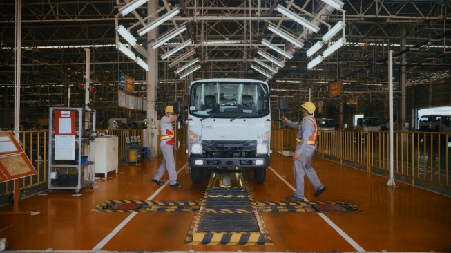 Isuzu Traga dan Elf diproduksi setiap tujuh menit melalui sistem otomatisasi dan kolaborasi ratusan pemasok lokal. (Foto: IAMI)