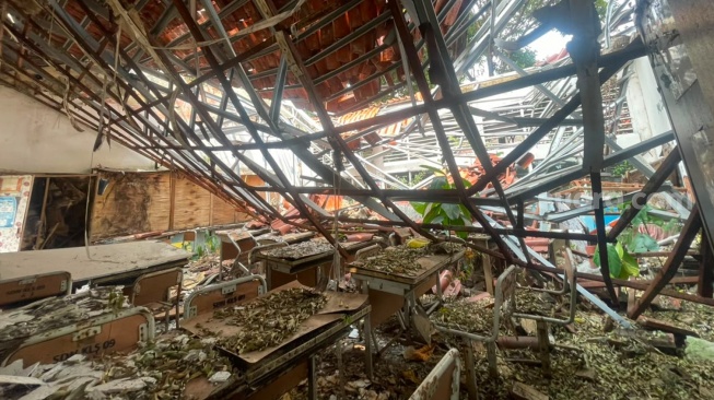 Kondisi gedung SDN Kebayoran Lama Selatan 09 Pagi di Jakarta Selatan menjadi sorotan publik usai videonya viral di media sosial. (Suara.com/Adiyoga)